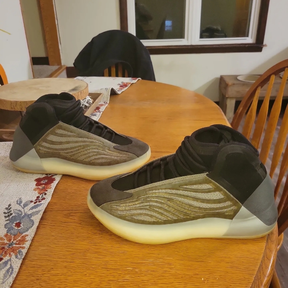 Yeezy Quantum Barium Mens Size 10.5